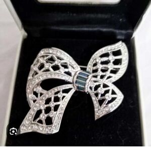 Rare New Swarovski Crystal Bow Brooch